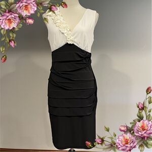 Elegant Black & White 3D Flowers Dress V-neck‎ size 10